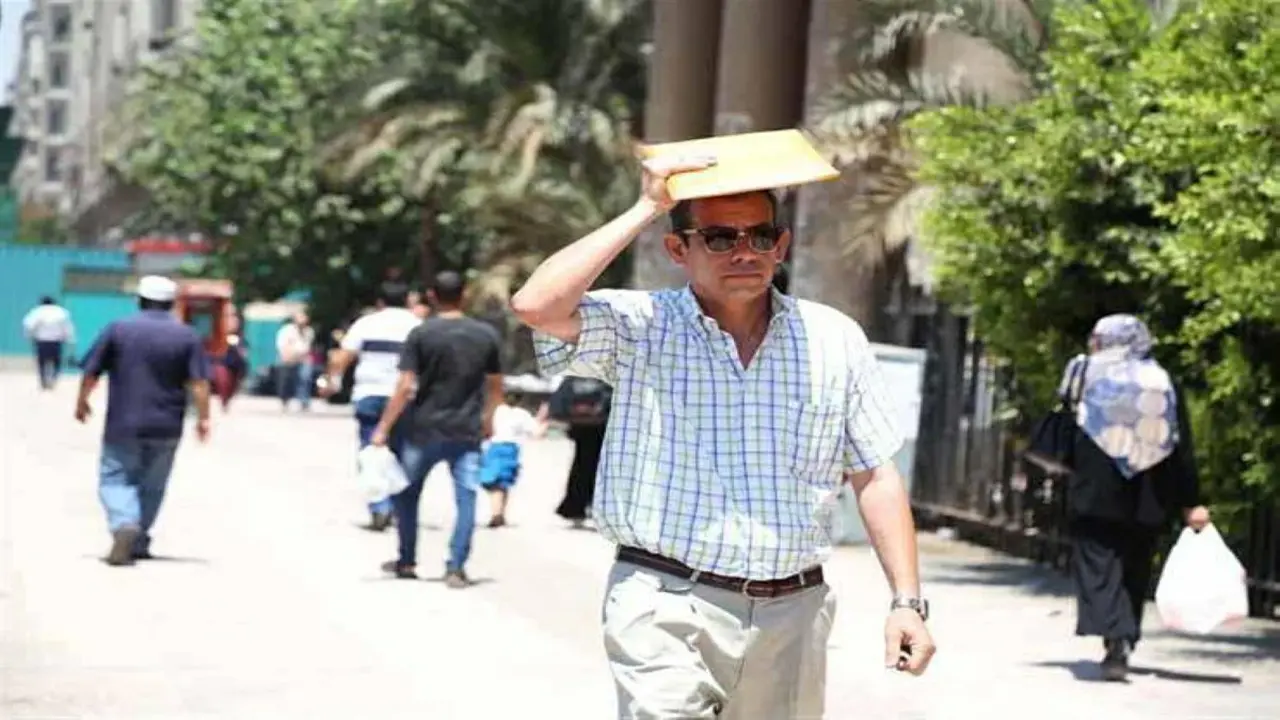 مصر تستعد لأول منخفض جوي بعد موجة حر خانقة